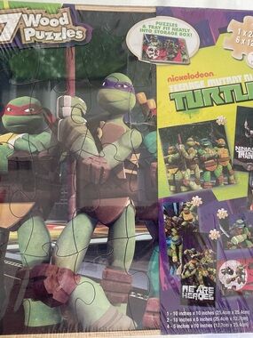 Nickelodeon Teenage Mutant Ninja Turtles Puzzle - Green & Purple Accents
